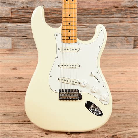 fender 67 reissue stratocaster.